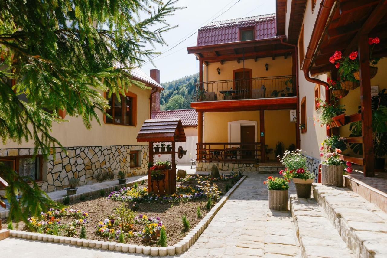 Pensiunea LUKA Slănic Moldova Exterior foto